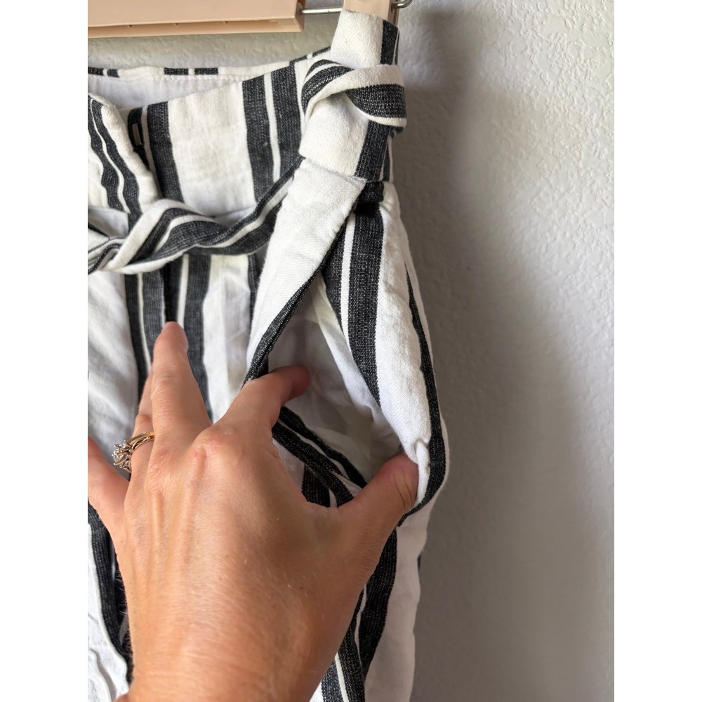 H&M Black and White Vertical-Stripe High-Waist Wide-Leg Pants with Tie Belt 6 - Picture 5 of 6